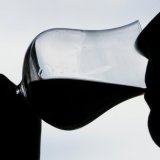 "Le verre de vin rouge sain n'existe pas": la Croix-Bleue renonce désormais à recommander des quantités d'alcool (image d'illustration). KEYSTONE/AP/PIER PAOLO CITO